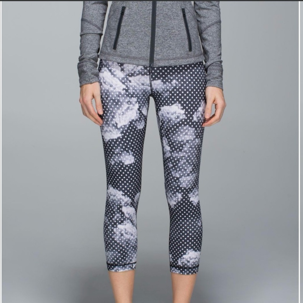 Lululemon Wunder Under Crop II size 10